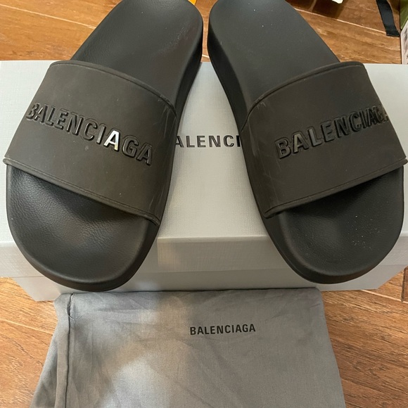 Balenciaga Pool Slide - Picture 1 of 7